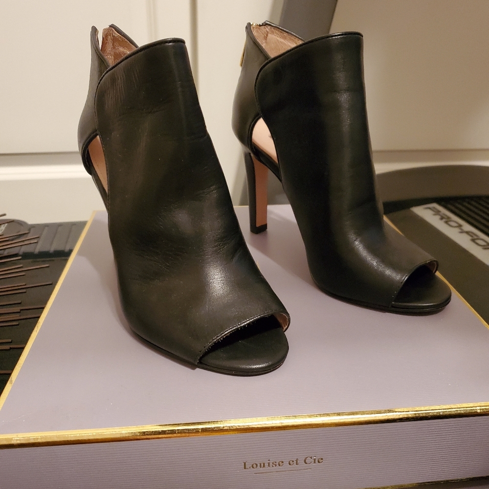 Louise et Cie Ilsabelle Cutout Leather Booties